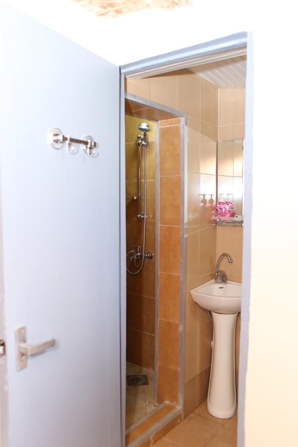 Guest House Kakabadzeebi 9 Tbilisi ภายนอก รูปภาพ